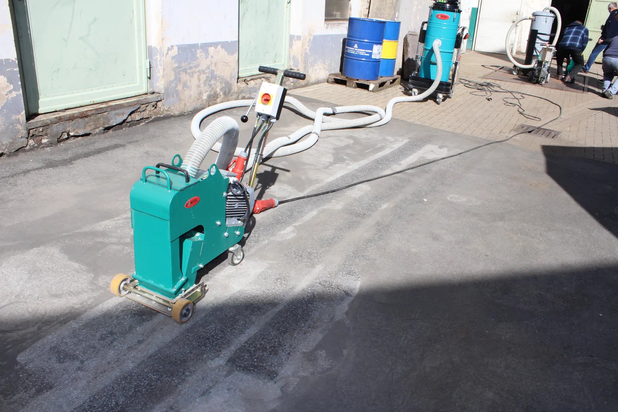 Detailansicht ELEPHANT 400A Kugelstrahlmaschine mit integriertem Fahrantrieb und 4 kW Motor